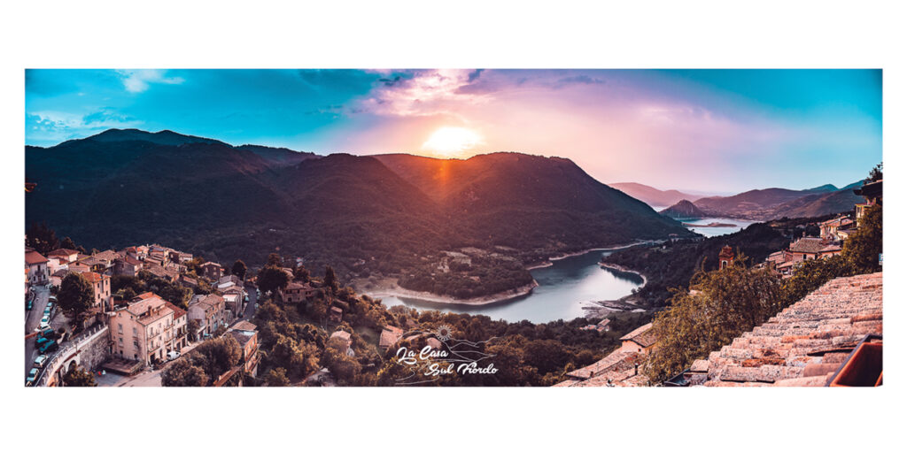 la vista panoramica del la casa sul fiordo a Paganico